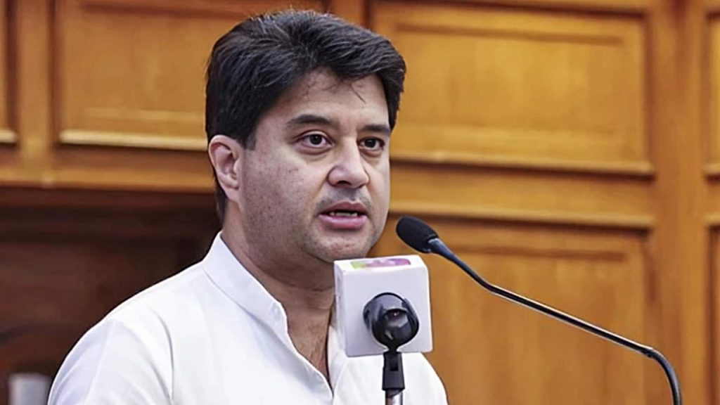 ज्योतिरादित्य सिंधिया ने संसद में संचार साथी ऐप का बचाव किया, बोले- इससे जासूसी संभव नहीं
