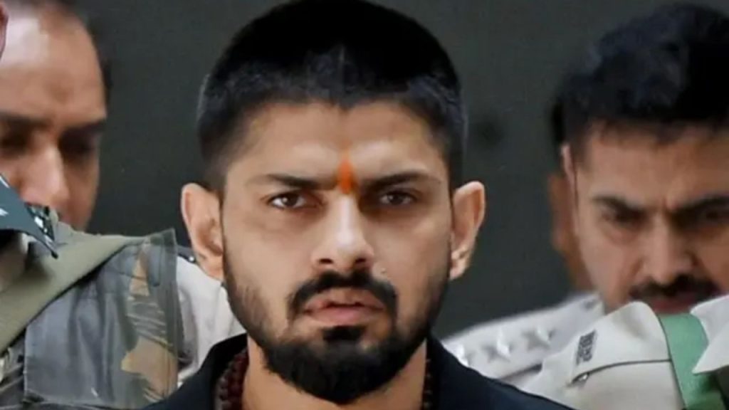 कनाडा में 2 मिलियन डॉलर की फिरौती के लिए भारतीय मूल के कारोबारी के घर पर ताबड़तोड़ फायरिंग, कुख्यात लॉरेंस बिश्नोई गैंग पर आरोप | Firing at Indian-origin businessman Ranveer Mand home in Canada...