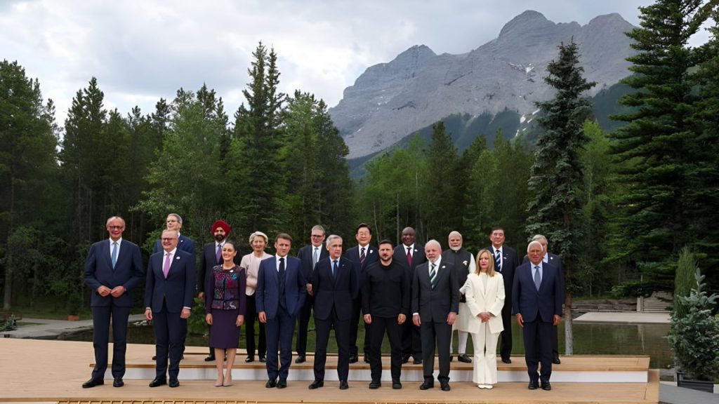 लंबा नेता, बड़ी जीत... क्या सच में पॉलिटिक्स में हाइट करती है मैटर? जानें रिसर्च में क्या आया सामने | Height Influence Political Power Voters Perceive Leader Napoleon propaganda lincoln Donald...