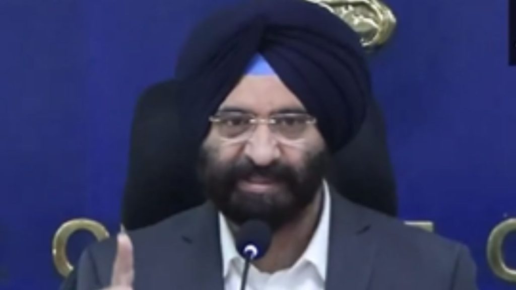 '10 महीनों में नहीं निपट सकते...', जानलेवा प्रदूषण पर रेखा गुप्ता सरकार के मंत्री ने दिल्ली वालों से मांगी...