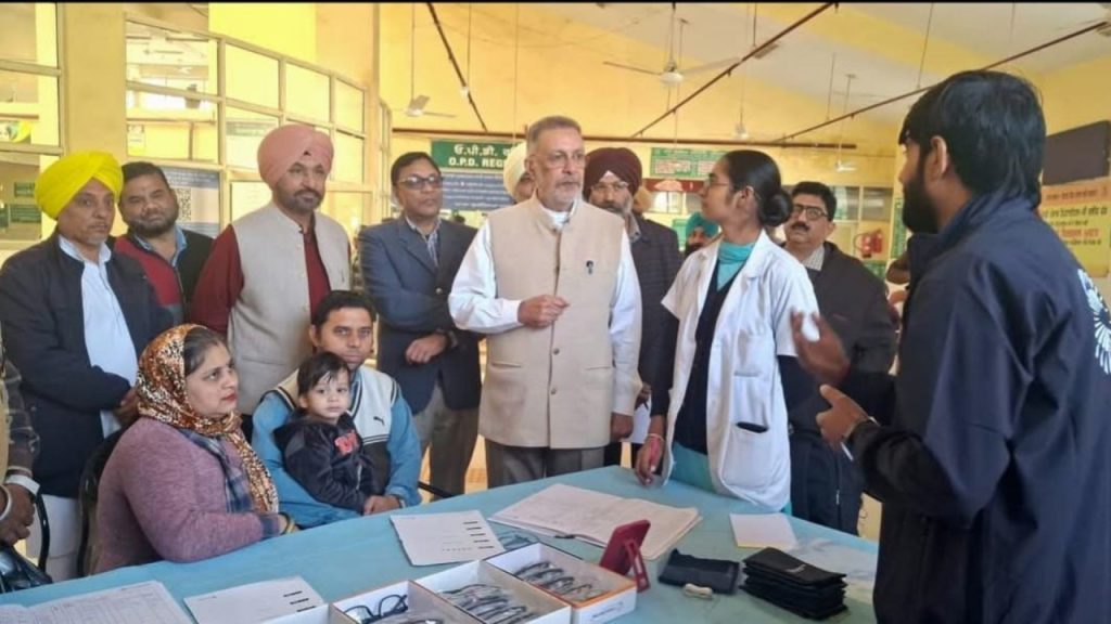 मरीजों की सुविधाओं और चिकित्सा व्यवस्था की गुणवत्ता जांचने पहुंचे 'AAP' विधायक, जनता के लिए बेहतर स्वास्थ्य सेवाएं सुनिश्चित करने का दिया भरोसा | Aam Aadmi Party MLA Dr. Balbir Singh conducted a...