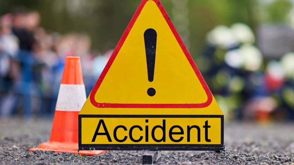 मोतिहारी में दिल दहला देनेवाला हादसा, अनियंत्रित ट्रक से कुचलकर 5 लोगों की दर्दनाक मौत, कई जख्मी | An uncontrolled truck crushed several people in Motihari killing five and injuring several...