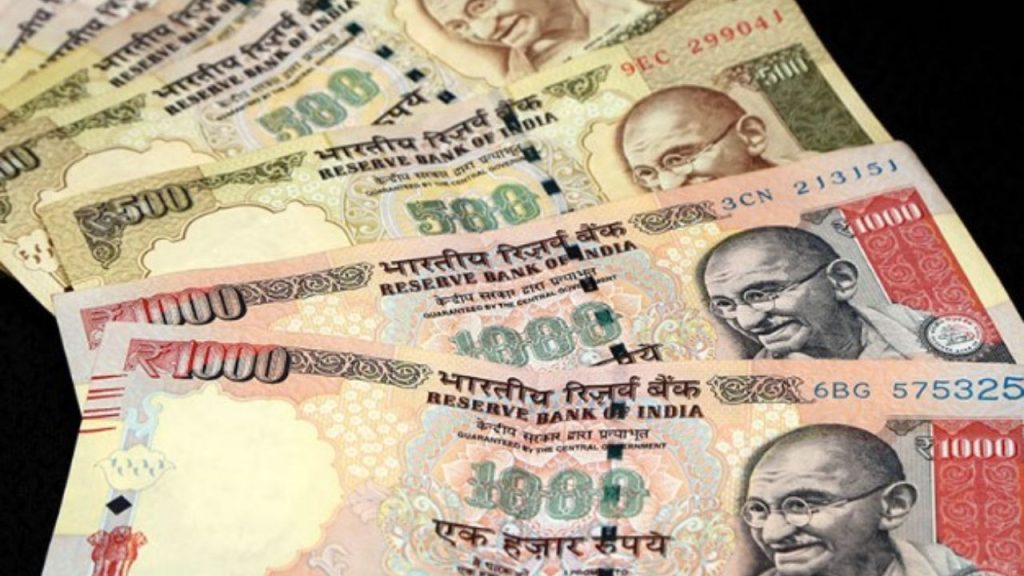 बैन के 9 साल बाद भी 500-1000 के नोटों का काला कारोबार! दिल्ली पुलिस ने पकड़ा तो उड़ गए होश | police seized 500 and 1000 old indian currency worth rs 3 crore in...