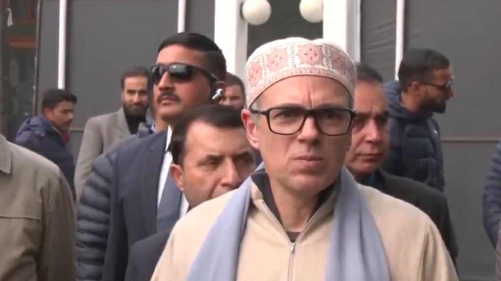 'ये है नीतीश कुमार का असली चेहरा.....' नीतीश के 'बुर्का कांड' पर उमर अब्दुल्ला का तीखा प्रहार | Bihar CM Nitish Kumar has criticized the J & K CM Omar Abdullah over the burqa...