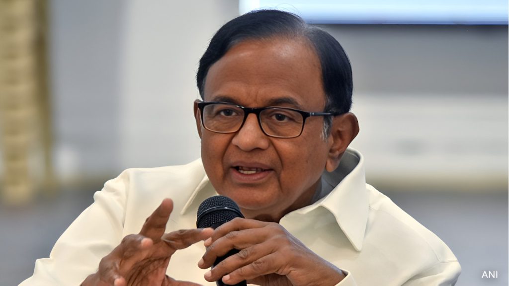 'सुप्रीम कोर्ट का कानून...', कर्नाटक के गृहमंत्री के 'बुलडोजर' वाले बयान पर भड़के पी चिदंबरम | Congress leader P Chidambaram criticized statement of Karnataka Home Minister G Parameshwara know...