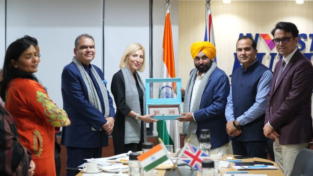 पंजाब बना निवेशकों का ग्लोबल हॉटस्पॉट, CM भगवंत मान ने UK को दिया खुला निवेश आमंत्रण | CM Bhagwant Mann invites uk investors strategic-dialogue Punjab emerges global investment...