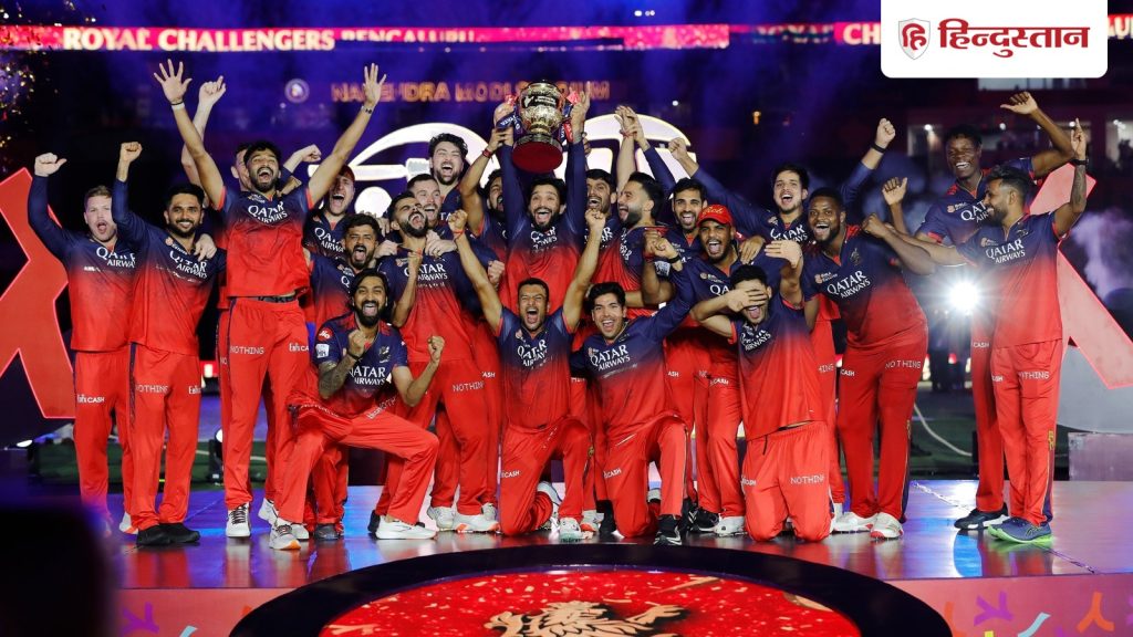 RCB ઓક્શનઃ રોયલ ચેલેન્જર્સ બેંગ્લોરે વેંકટેશ અય્યરને રૂ. 7 કરોડમાં ખરીદ્યો, અને બીજું કોણ… RCB Auction: रॉयल चैलेंजर्स बेंगलुरु ने वेंकटेश अय्यर को 7 करोड़ में खरीदा, और कौन-कौन झोली...