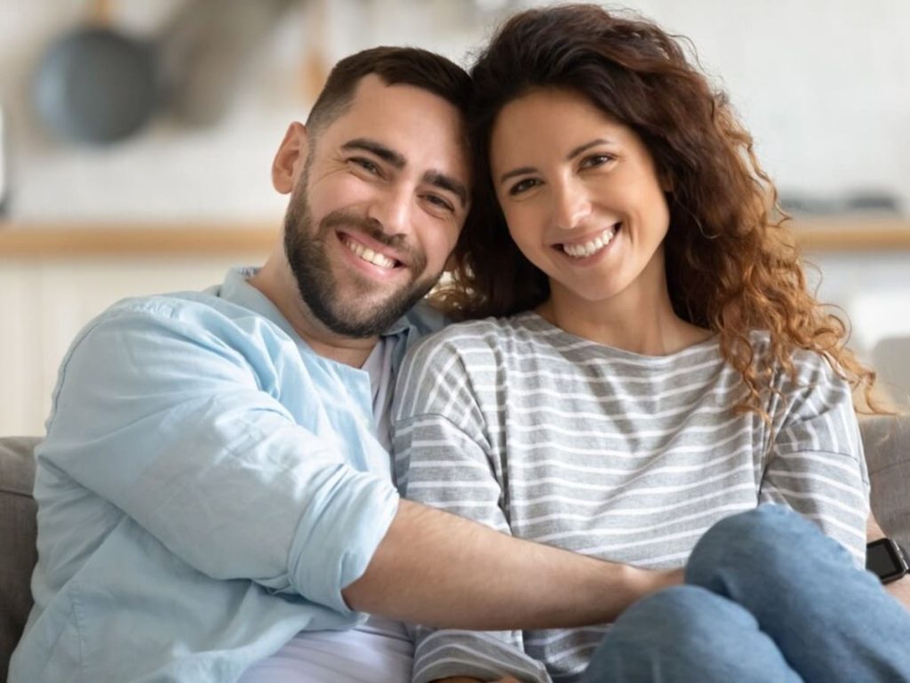 वास्तु शास्त्र: घर पर इस दिशा में पति-पत्नी लगाएं अपनी साथ की फोटो फ्रेम, खुशहाल रहेगा वैवाहिक...