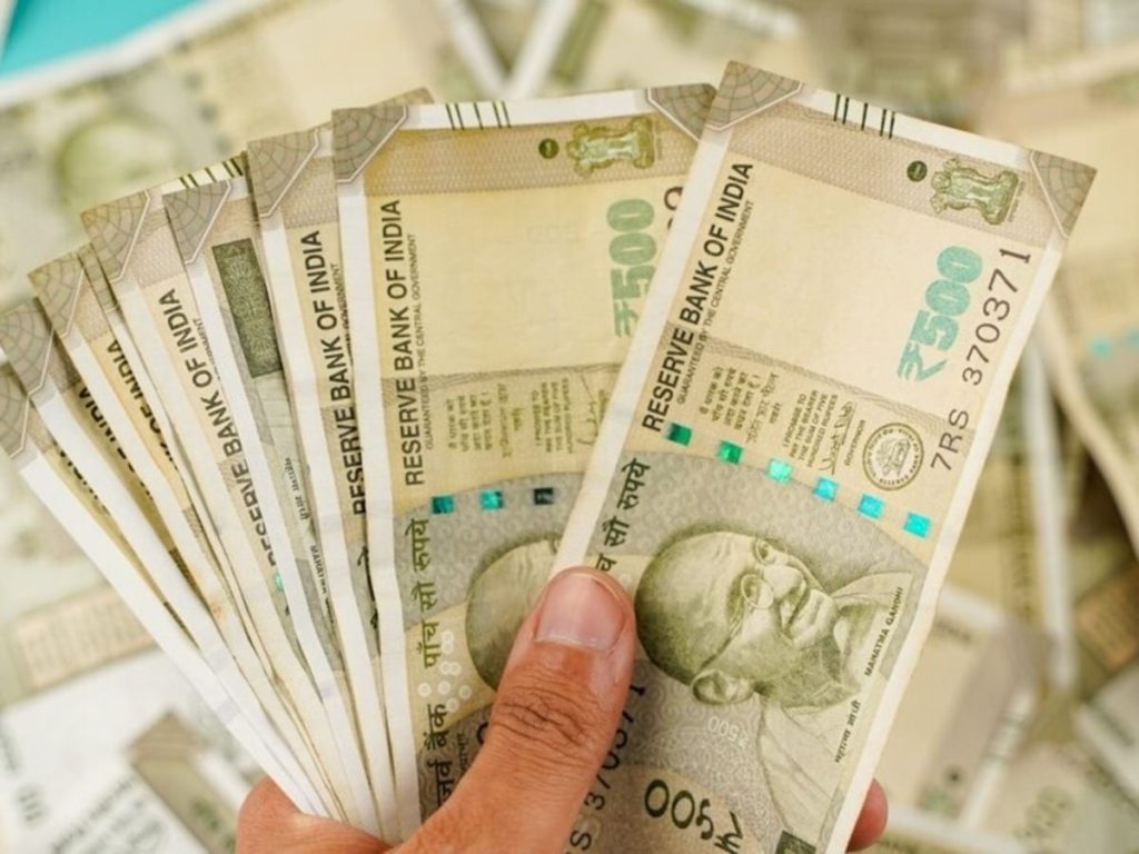 वास्तु शास्त्र: लगातार बढ़ते खर्च से बिगड़ गया है बजट, इन उपायों से दूर होगा धन...