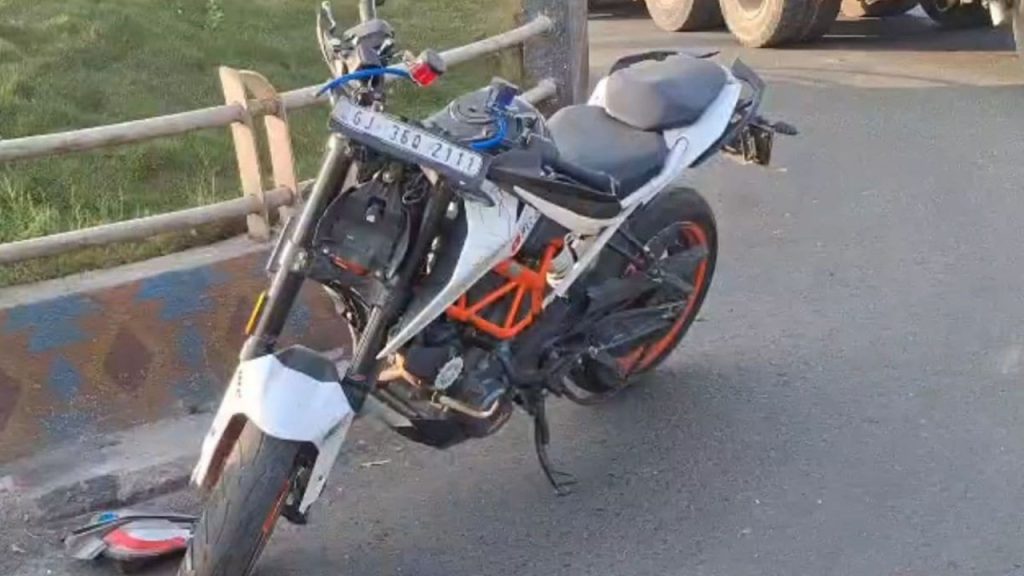 140 किमी प्रति घंटे की रफ्तार से बाइक दौड़ा रहा था ब्लॉगर, हादसे में दर्दनाक मौत, सिर धड़ से हुआ अलग | Blogger and social media influencer Princ Patel dies in a road...