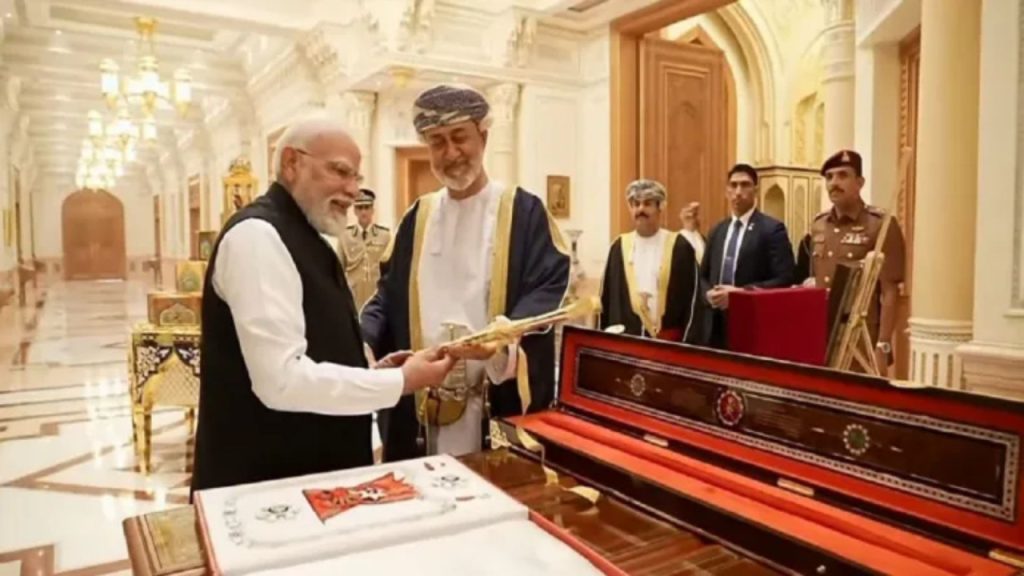 PM मोदी को 'ऑर्डर ऑफ ओमान' में सर्वोच्च नागरिक सम्मान से नवाजा गया, प्रधानमंत्री को मिला 29वां अंतरराष्ट्रीय नागरिक सम्मान | Sultan Haitham bin Tariq honored Prime Minister Narendra Modi with the...
