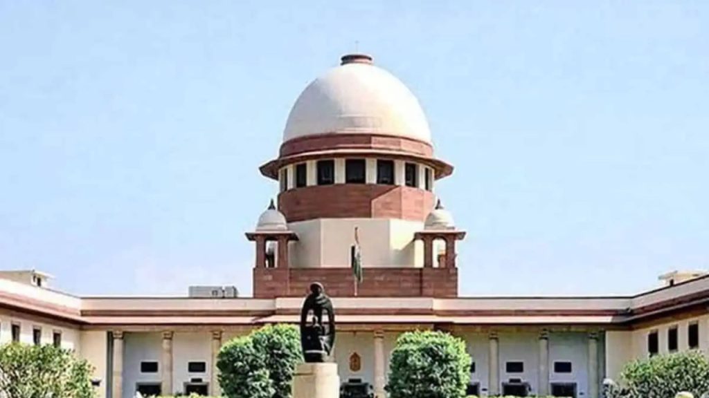'अनुकंपा पर नौकरी लेने के बाद फिर से...', सुप्रीम कोर्ट का अहम फैसला | Supreme Court said Dependents cannot seek higher posts after taking up compassionate...