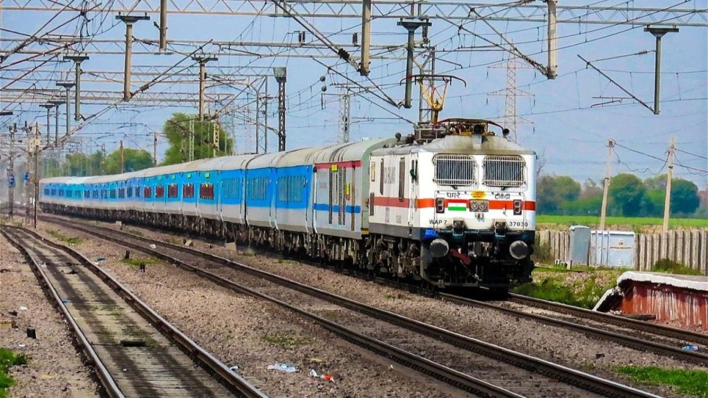 छत्तीसगढ़ से गुजरने वाली ट्रेनों की थमी रफ्तार, 7 ट्रेनें रद्द; सफर करने पहले यहां चैक करें पूरी लिस्ट | Trains Cancelled in Chhattisgarh Route Due to Railway Work...