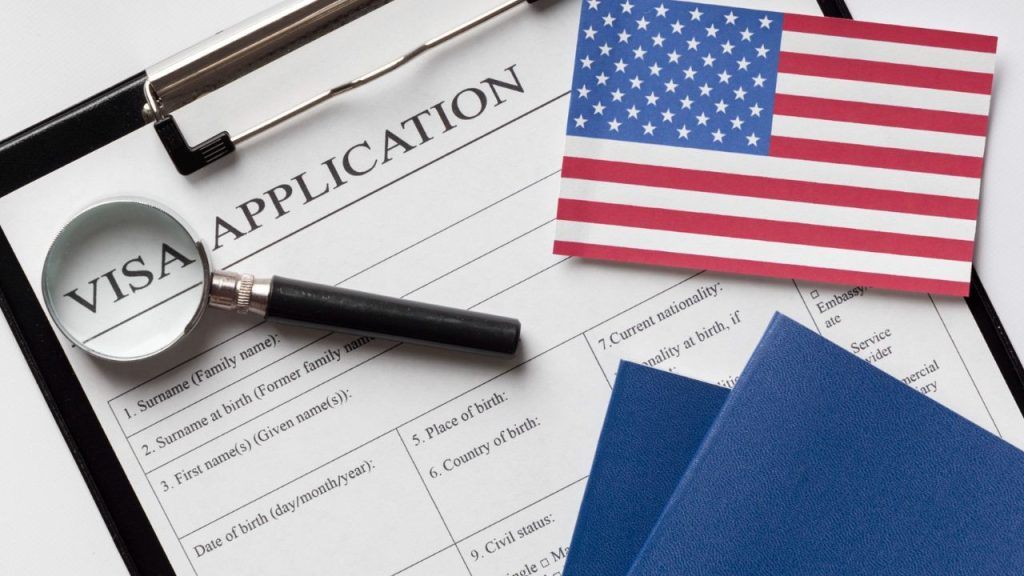 अमेरिकी सरकार H-1B लॉटरी सिस्टम में करेगा बदलाव, ज्यादा स्किल वालों को मिलेगी ज्यादा सैलरी | US ends H 1B visa lottery system giving priority to higher paid skilled foreign...