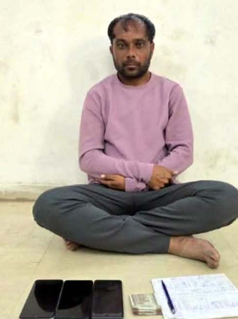 નદી કિનારેથી ક્રિકેટ સટ્ટાબાજ મુસ્તુફાખાન પઠાણ ઝડપાયો નદી કિનારેથી ક્રિકેટ સટ્ટાબાજ મુસ્તુફાખાન પઠાણ ઝડપાયો