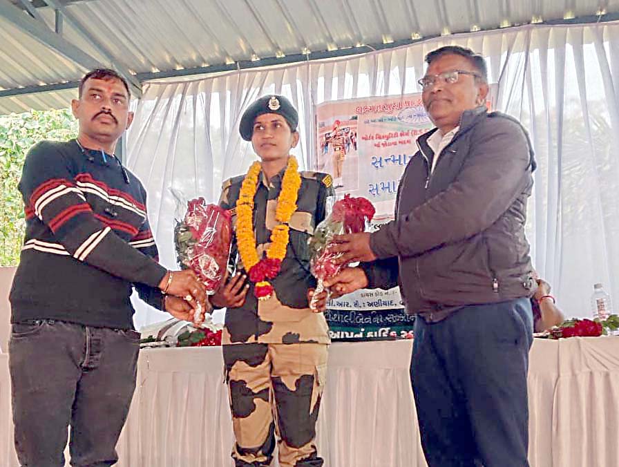 અણિયાદ ગામની દિકરી BSFમાં જોડાતા સન્માન કરાયું અણિયાદ ગામની દિકરી BSFમાં જોડાતા સન્માન કરાયું