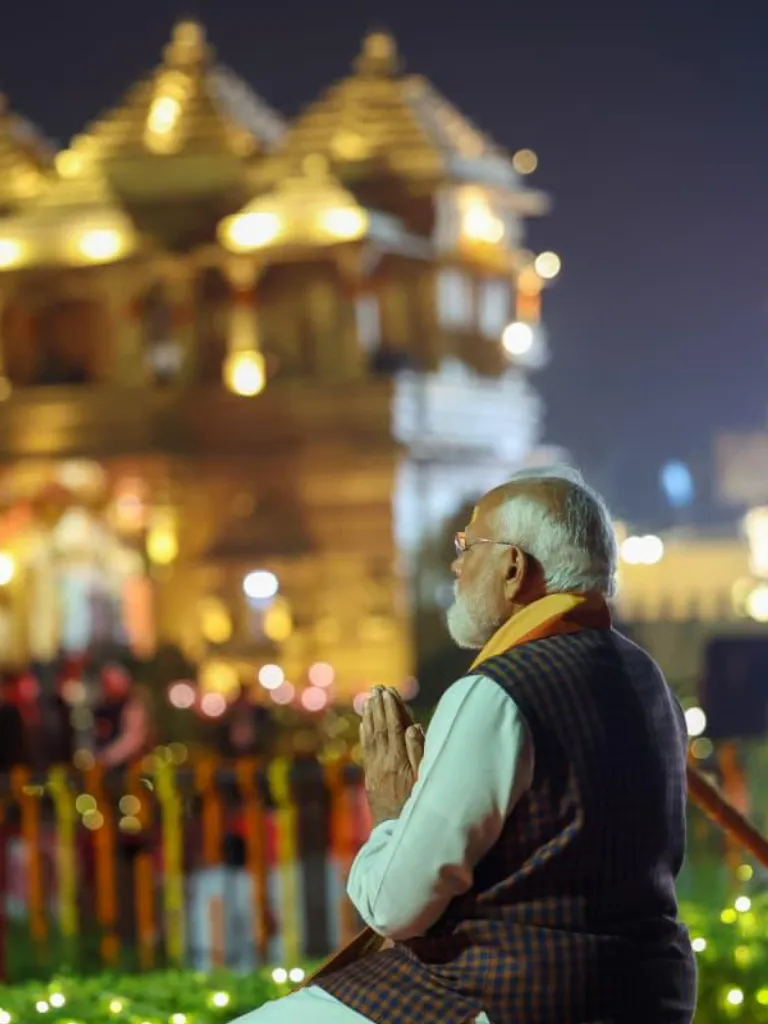 PM મોદીએ સોમનાથ સ્વાભિમાન ઉત્સવમાં ભાગ લીધો, જુઓ તસવીરો PM મોદીએ સોમનાથ સ્વાભિમાન ઉત્સવમાં ભાગ લીધો, જુઓ તસવીરો