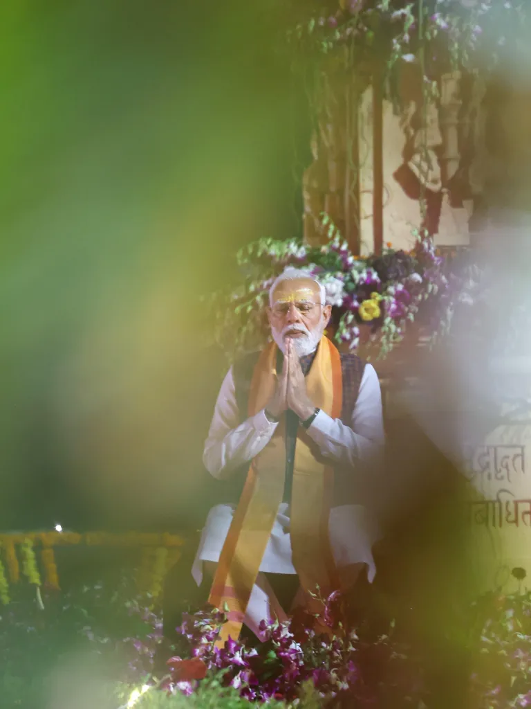 PM મોદીએ સોમનાથ સ્વાભિમાન ઉત્સવમાં ભાગ લીધો, જુઓ તસવીરો PM મોદીએ સોમનાથ સ્વાભિમાન ઉત્સવમાં ભાગ લીધો, જુઓ તસવીરો