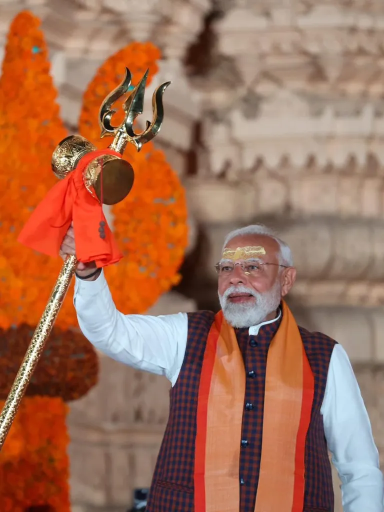 PM મોદીએ સોમનાથ સ્વાભિમાન ઉત્સવમાં ભાગ લીધો, જુઓ તસવીરો PM મોદીએ સોમનાથ સ્વાભિમાન ઉત્સવમાં ભાગ લીધો, જુઓ તસવીરો