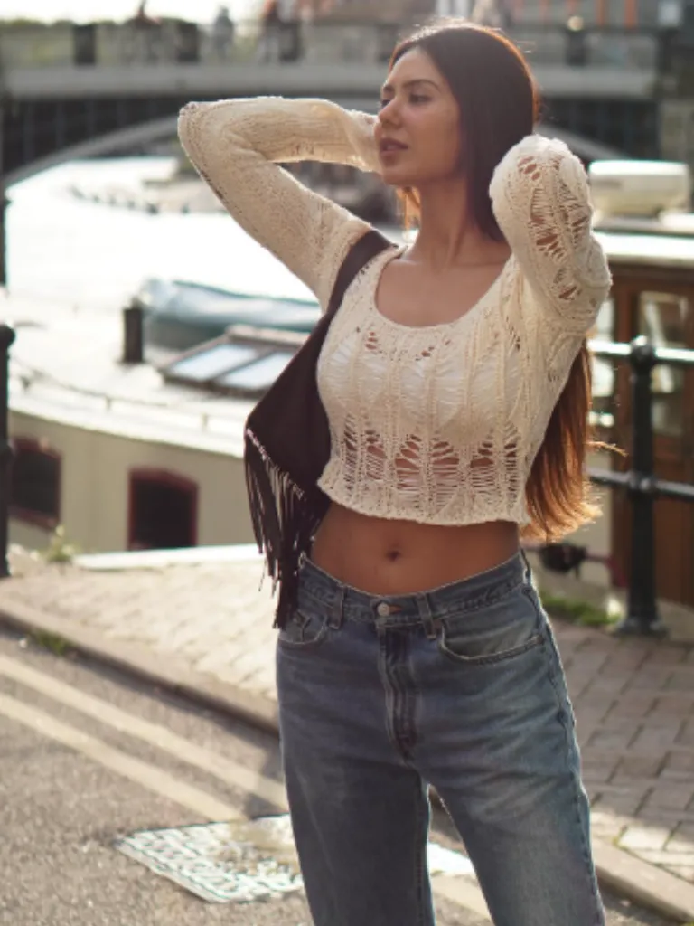 આ 'બોર્ડર 2' અભિનેત્રીની સુંદરતા અને ચમકતી ત્વચા પાછળનું રહસ્ય શું છે? તે દરરોજ આ કામ કરે છે