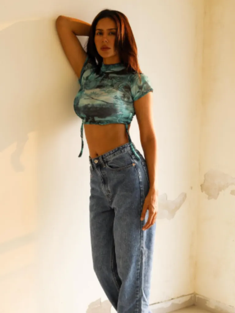 આ 'બોર્ડર 2' અભિનેત્રીની સુંદરતા અને ચમકતી ત્વચા પાછળનું રહસ્ય શું છે? તે દરરોજ આ કામ કરે છે