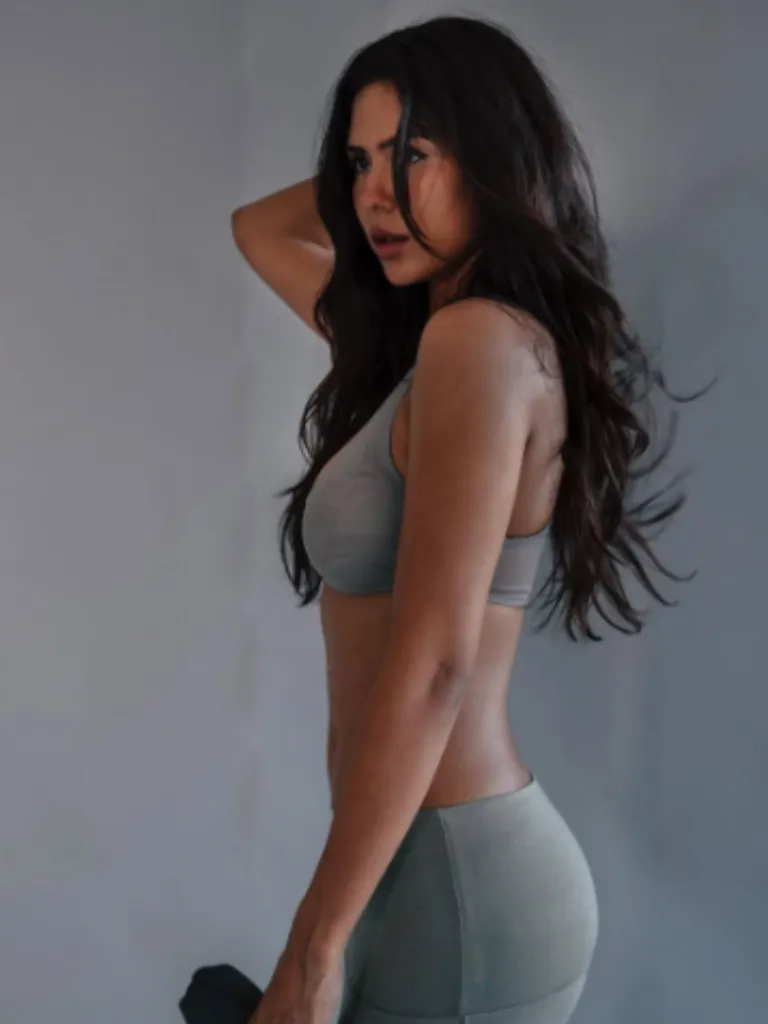 આ 'બોર્ડર 2' અભિનેત્રીની સુંદરતા અને ચમકતી ત્વચા પાછળનું રહસ્ય શું છે? તે દરરોજ આ કામ કરે છે