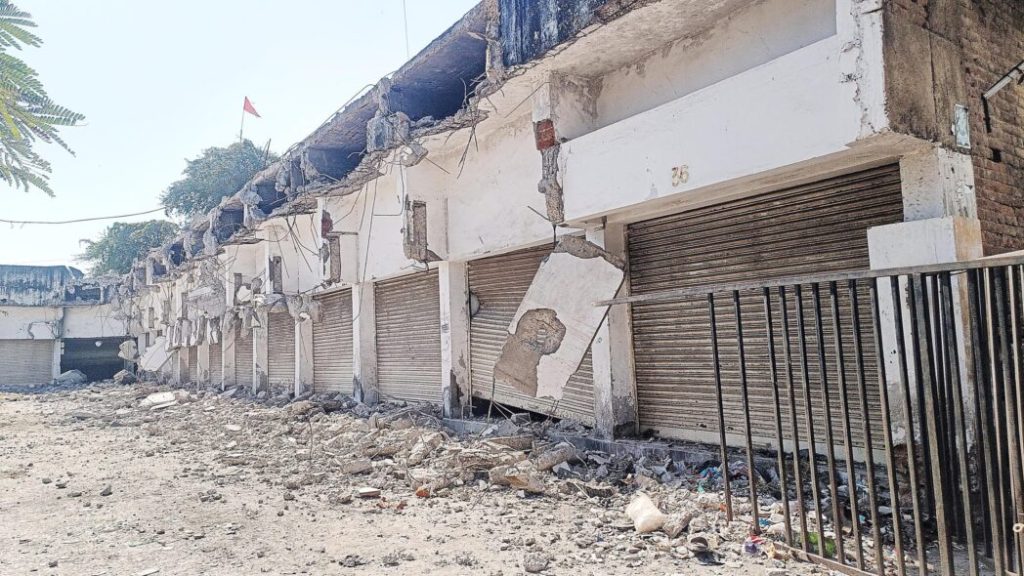 ભરૂચમાં જીલ્લા પંચાયતના હરિ રત્ન કોમ્પલેક્ષમાં આવેલી બે દરગાહ સહિત...