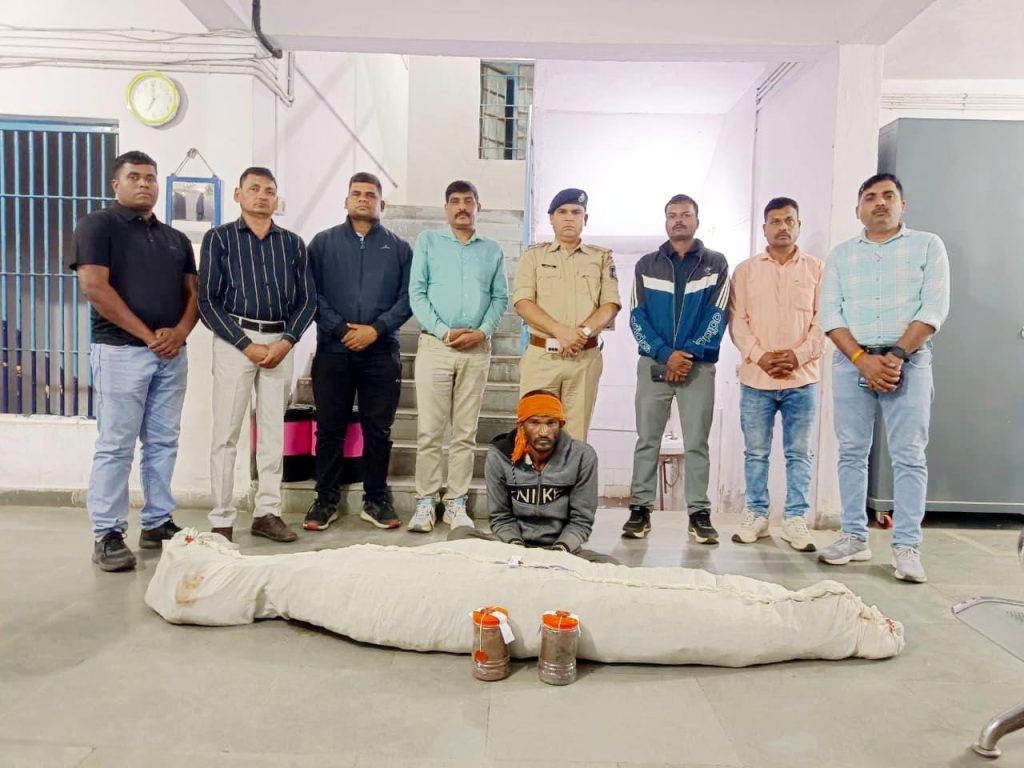 10.55 લાખની કિંમતના 21 કિલો લીલા ગાંજાના છોડ સાથે એક આરોપીની ધરપકડ