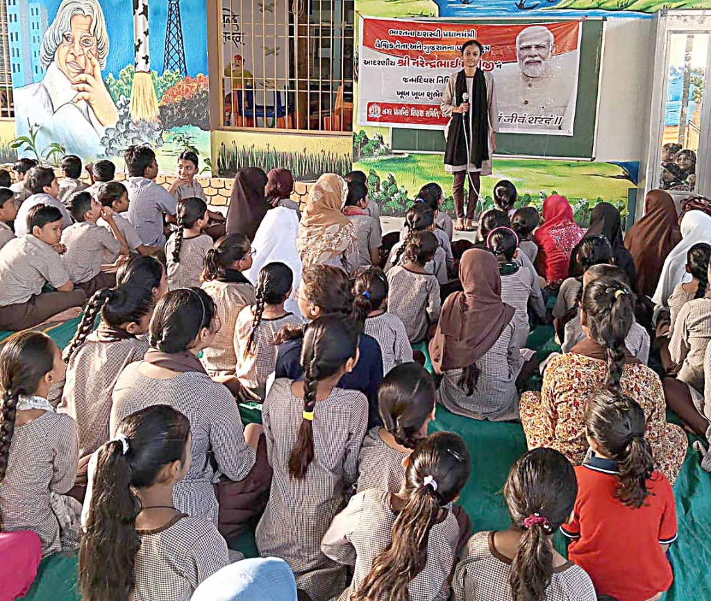 માધ્યમિક શિક્ષણમાં અભ્યાસ કરતી અંદાજે ૧૨ લાખથી વધુ વિદ્યાર્થીનીઓને...