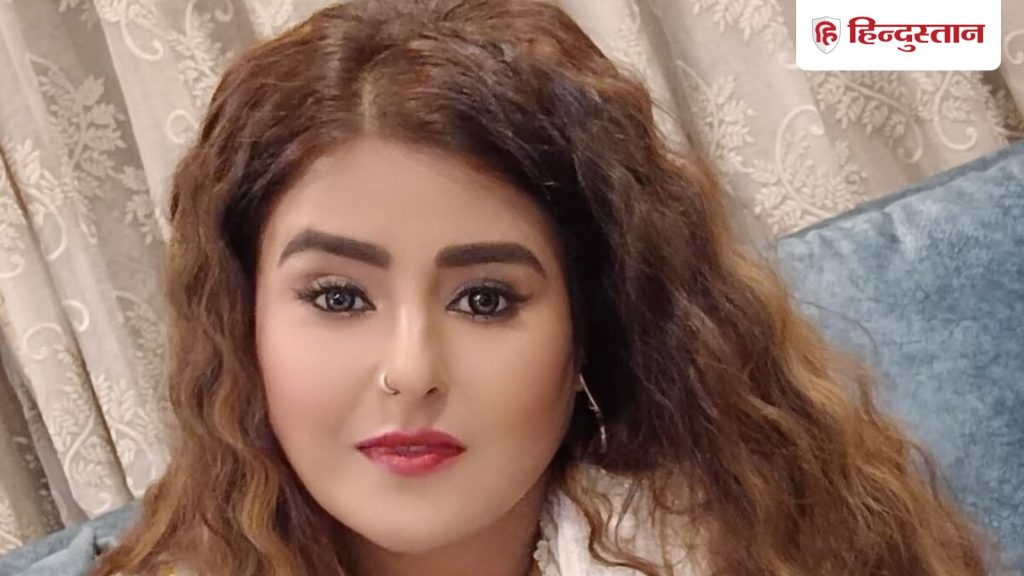 200 करोड़ का लालच देकर व्यापारी से ठगे 11.5 करोड़, मुश्किल में पड़ीं भोजपुरी एक्ट्रेस आकांक्षा, पति भी...
