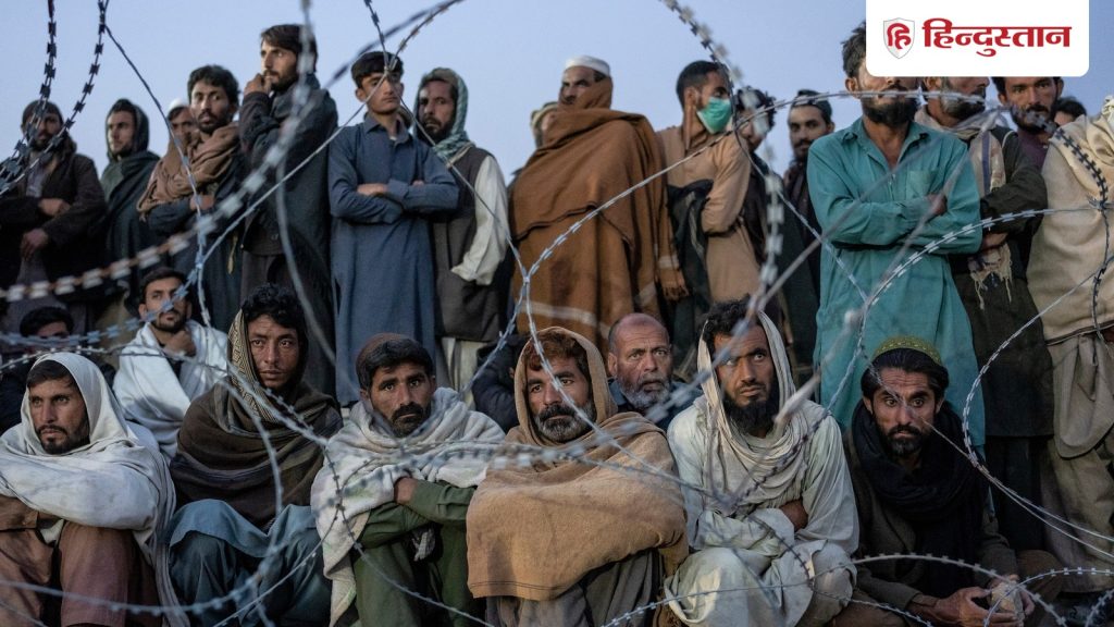 अफगानिस्तान में भारी बारिश और बर्फबारी, अचानक आई बाढ़ ने 17 लोगों की ली...