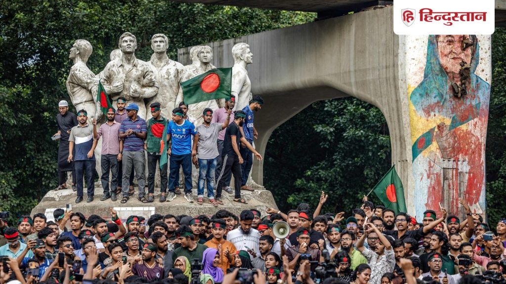 कथित क्रांति से भर गया ढाका यूनि. के छात्रों का मन? जमात के छात्र नेता को जमकर...