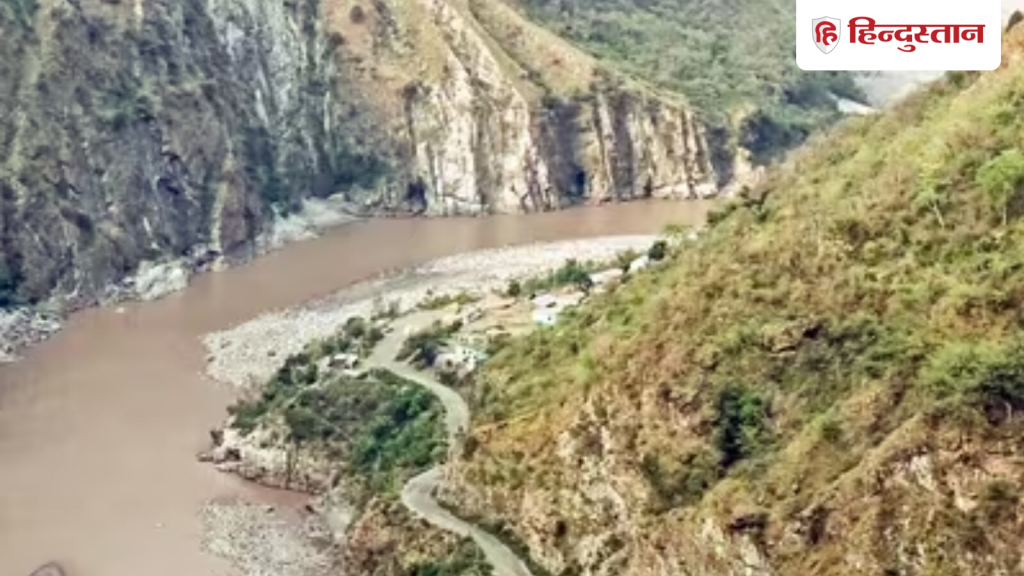 सिंधु जल संधि पर भारत की ऐक्शन से बौखलाहट में पाकिस्तान, रो-धोकर दे रहा...