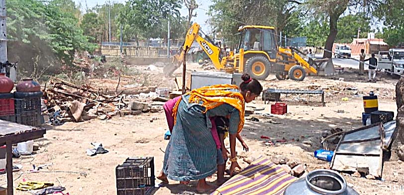 પાલનપુરમાં દબાણ દૂર કરવાની કાર્યવાહી સામે હાઈકોર્ટનો સ્ટે પાલનપુરમાં દબાણ દૂર કરવાની કાર્યવાહી સામે હાઈકોર્ટનો સ્ટે