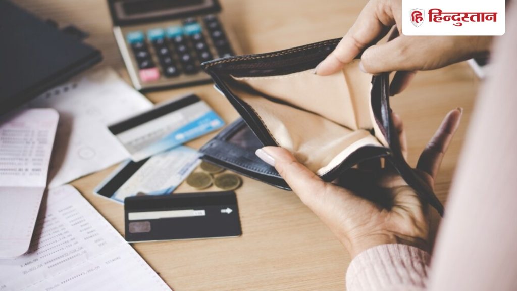 वास्तु शास्त्र: सिर से कर्ज का बोझ हटाएंगे ये 5 उपाय, घर में आएगा पैसा और बढ़ेगी...