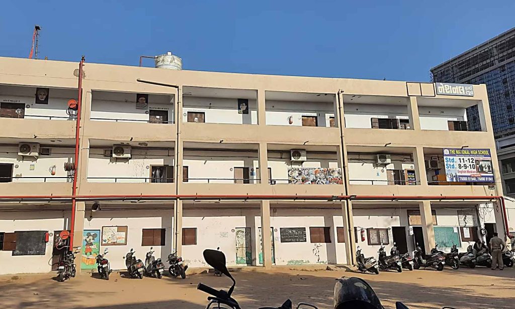 સ્કૂલ બહાર ૩ વિદ્યાર્થી પર હુમલો -જૂની અદાવતમાં ખેલાયો ખૂનીખેલ