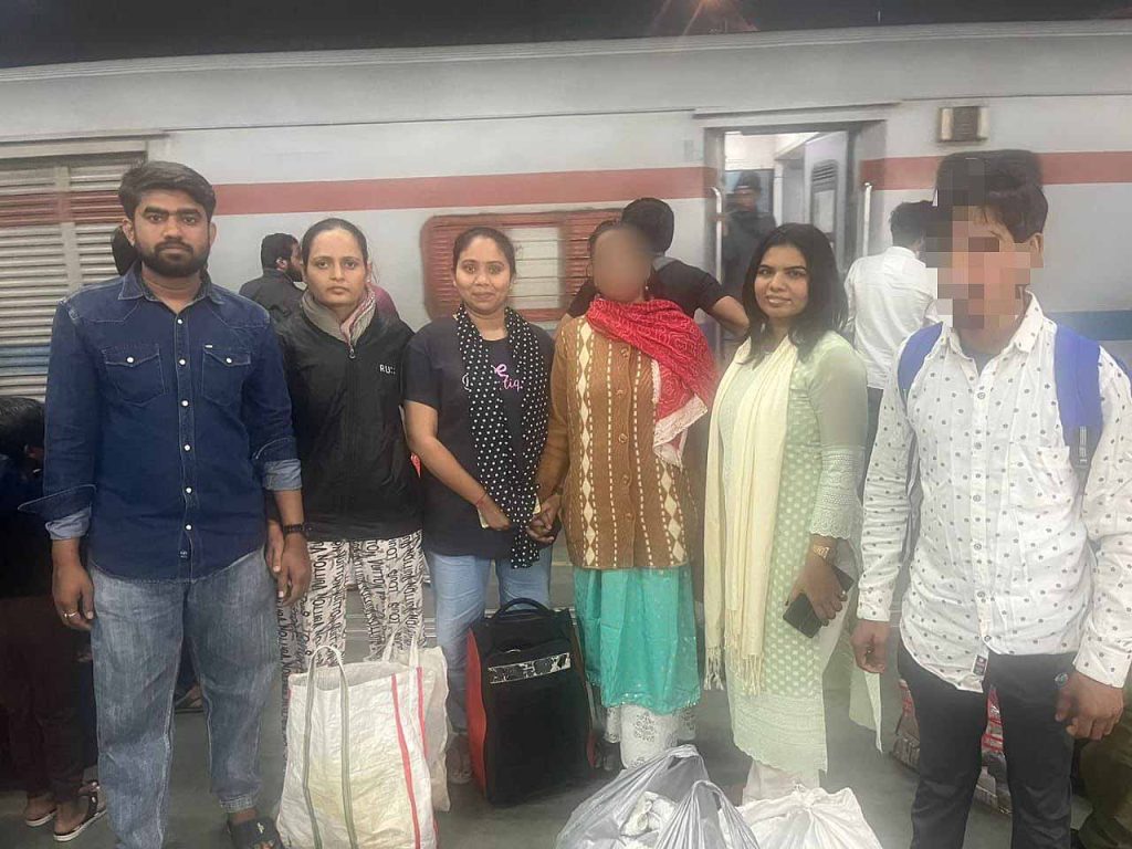 આઠ વર્ષ બાદ પશ્ચિમ બંગાળની મહિલાનું પરિવાર સાથે પુનઃમિલન કરાવતું ઓઢવ… આઠ વર્ષ બાદ પશ્ચિમ બંગાળની મહિલાનું પરિવાર સાથે પુનઃમિલન કરાવતું ઓઢવ...