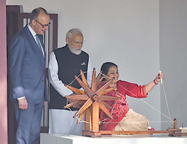 જર્મનીના ચાન્સેલર શ્રી ફ્રેડરિક મેર્ઝ ગાંધી આશ્રમની મુલાકાતથી પ્રભાવિત… જર્મનીના ચાન્સેલર શ્રી ફ્રેડરિક મેર્ઝ ગાંધી આશ્રમની મુલાકાતથી પ્રભાવિત...