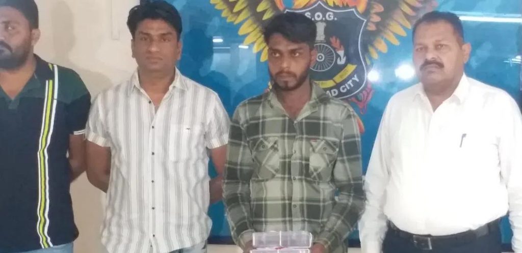 રામોલ પોલીસે ૪.૯૨ લાખના એમ.ડી. ડ્રગ સાથે દંપતીને ઝડપ્યું રામોલ પોલીસે ૪.૯૨ લાખના એમ.ડી. ડ્રગ સાથે દંપતીને ઝડપ્યું