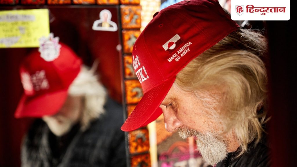 डोनाल्ड ट्रंप के नारे का ग्रीनलैंड में बना मजाक, टोपियां लगाकर तंज कस रहे...