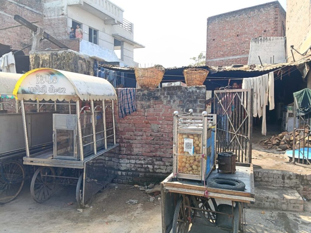 ઊંઝામાં કમળાના કેસો નોંધાતાં પાણીપુરીના વેચાણ પર પ્રતિબંધ ઊંઝામાં કમળાના કેસો નોંધાતાં પાણીપુરીના વેચાણ પર પ્રતિબંધ