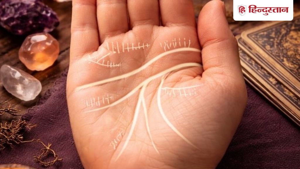 Palmistry Reading : आपके हाथ में छिपे हैं कई राज, हस्तरेखा शास्त्र से जानिए अपने जीवन के बारे...