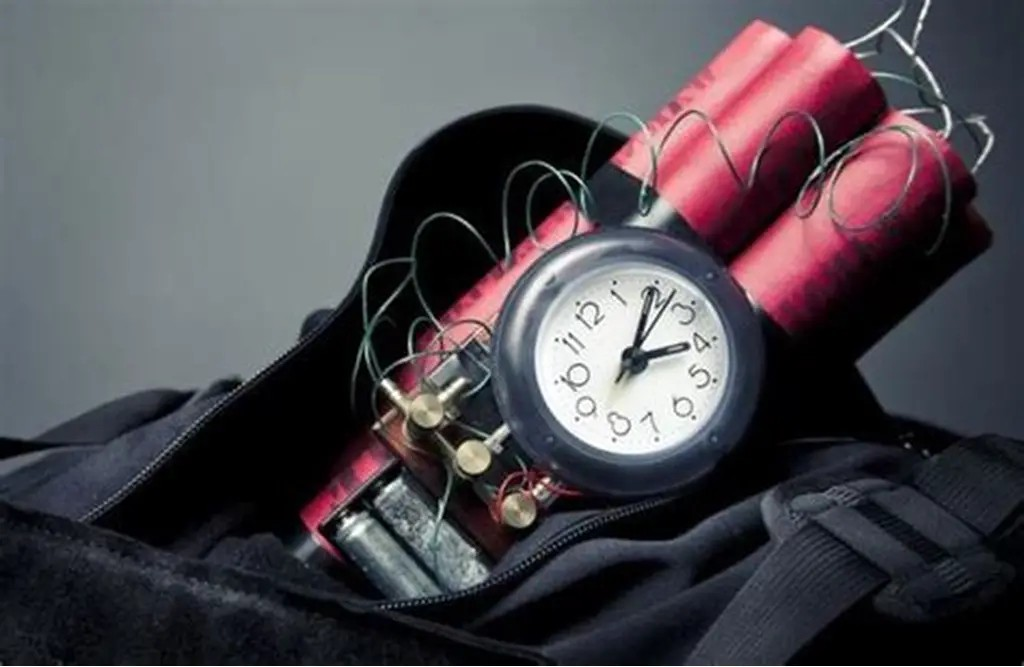 Ahmedabad School Bomb Threat: અમદાવાદની શાળાઓને બોમ્બથી ઉડાવી દેવાની ધમકી: પશ્ચિમ વિસ્તારની સ્કૂલોમાં ઈમેલ આવતા ફફડાટ, ક્રાઈમ બ્રાન્ચ અને બોમ્બ સ્ક્વોડ તપાસમાં લાગી – Newz… Ahmedabad School Bomb Threat: અમદાવાદની શાળાઓને બોમ્બથી ઉડાવી દેવાની ધમકી: પશ્ચિમ વિસ્તારની સ્કૂલોમાં ઈમેલ આવતા ફફડાટ, ક્રાઈમ બ્રાન્ચ અને બોમ્બ સ્ક્વોડ તપાસમાં લાગી - Newz...