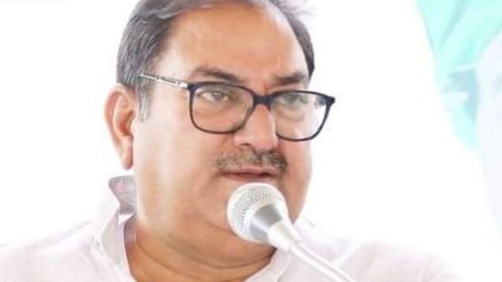 अभय चौटाला के 'विदेशी स्टाइल' वाले विरोध के बयान पर बवाल, बीजेपी ने बताया संविधान विरोधी...