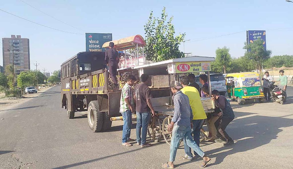 મ્યુનિ. એસ્ટેટ વિભાગે ૨૦૨૫માં ૩૮૩૧ મિલકતો દૂર કરી 111 કિમી લંબાઈના રસ્તાઓ… મ્યુનિ. એસ્ટેટ વિભાગે ૨૦૨૫માં ૩૮૩૧ મિલકતો દૂર કરી 111 કિમી લંબાઈના રસ્તાઓ...