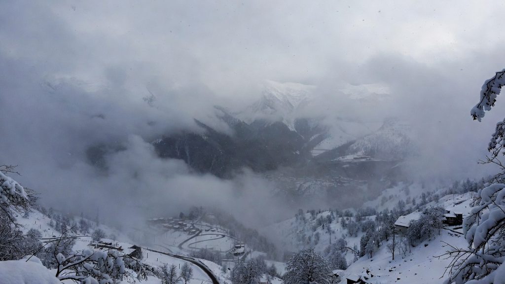 देश भर में ठंड का कहर जारी, उत्तर भारत के 3 राज्यों में बारिश-बर्फबारी की चेतावनी; दिल्ली में तापमान 2&deg;C तक गिरने के...