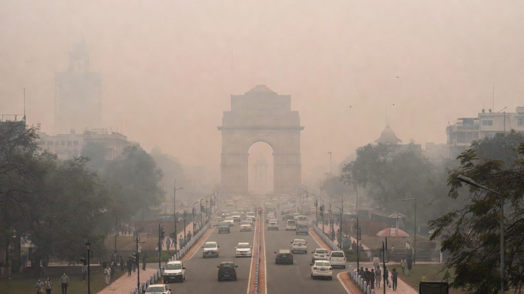 GRAP-4 हटते ही फिर बिगड़ी दिल्ली की हवा, 31 इलाकों में AQI 300...