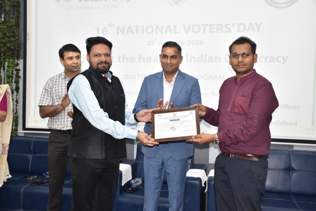 ડાયરેક્ટર અને મીડિયા નોડલ ઓફિસર અમિત રાડિયાનું બહુમાન કરાયું