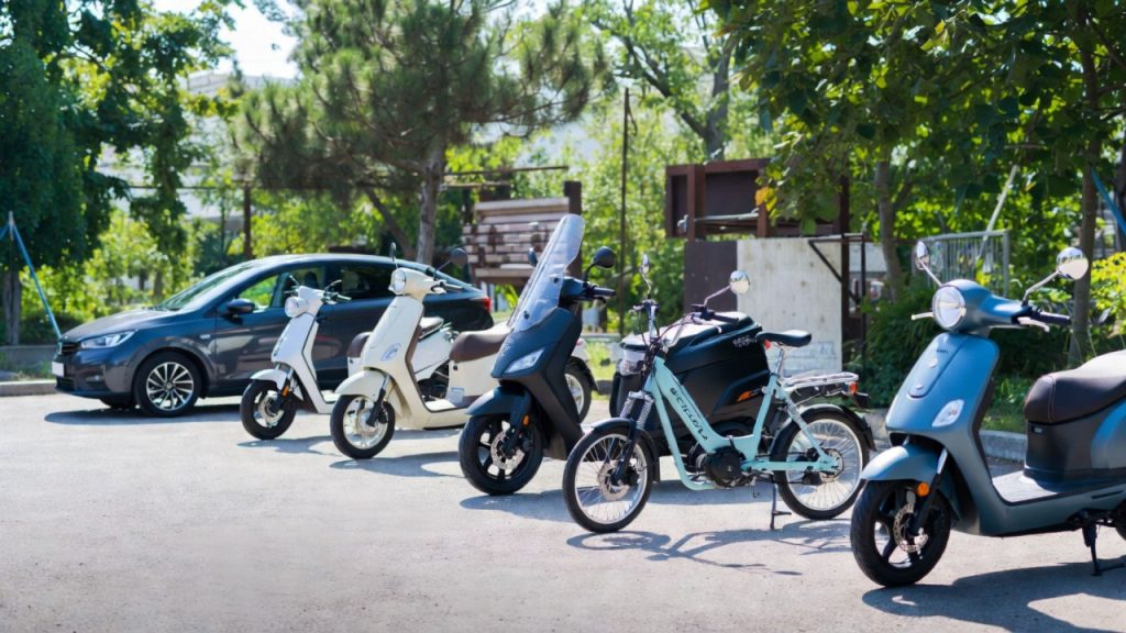 इलेक्ट्रिक स्कूटर पर 21 हजार रुपये तक की सब्सिडी... ईवी पॉलिसी 2.0 लाने की तैयारी में सरकार, महिला खरीदारों को होगा बंपर फायदा! | Delhi government is preparing to introduce new EV policy...