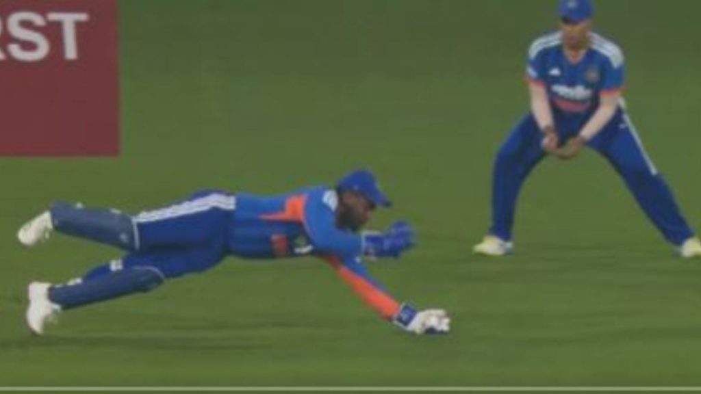 अर्शदीप सिंह की स्विंग और संजू की चीते जैसे फुर्ती... वीडियो में देखें भारत ने डेवोन कॉनवे का कैसे किया शिकार | Devon Conway dismissed by Arshdeep Singh swing...